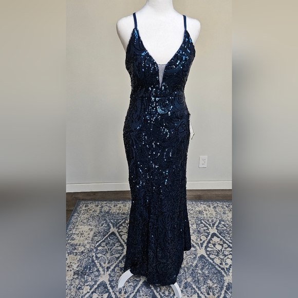 Long maxi Dress - Picture 1 of 7